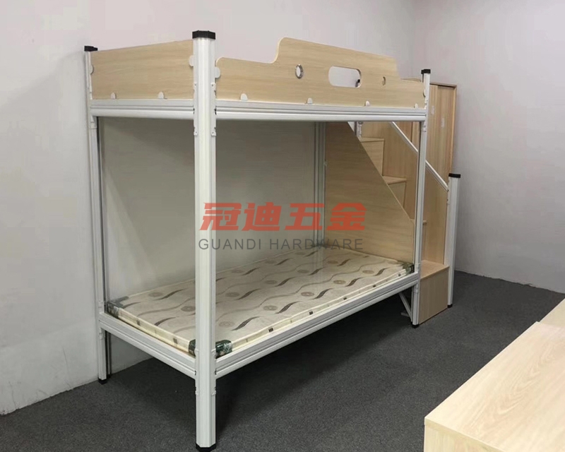 上下铺铁床在梯步的稳固性与连接设计上需注意？